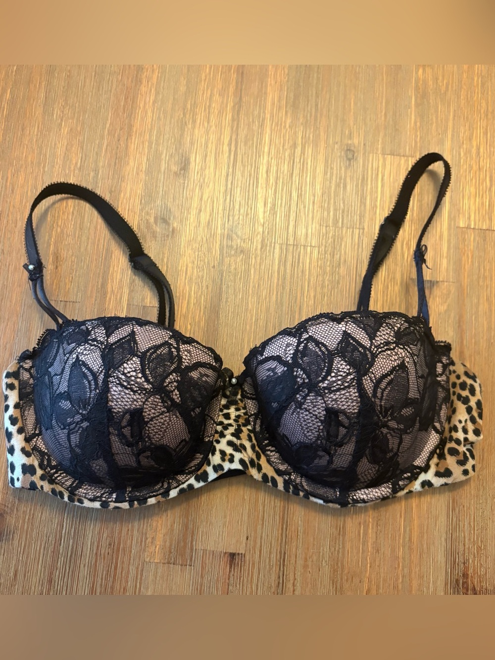 Victoria’s Secret vintage leopard lace baclonet bra